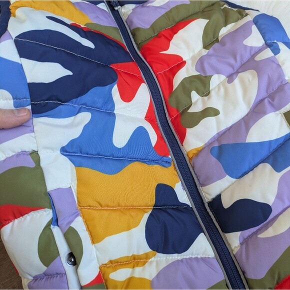 Mini Boden Water Resistant Puffer Vest Colorful Camouflage 6-7 Years - Picture 2 of 5